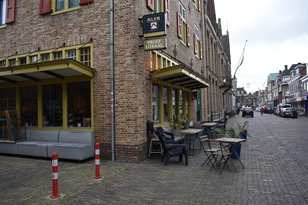 Hier in Alkmaar kun je lachen om stand-upcomedians, ter plekke én online