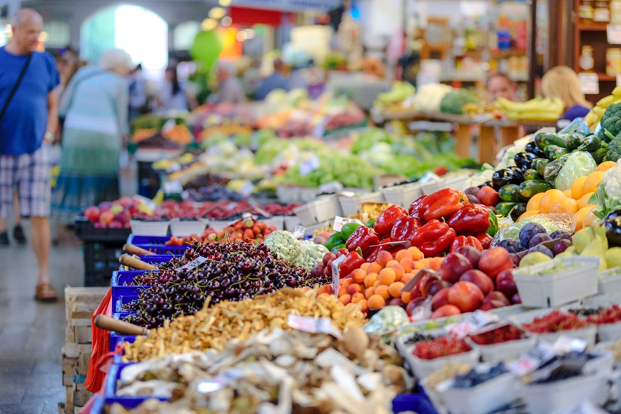 Marktkraam groenten en fruit