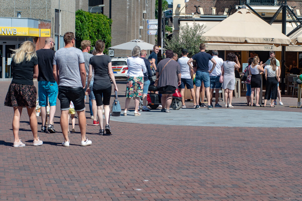 Corona rij voor terras NielZ
