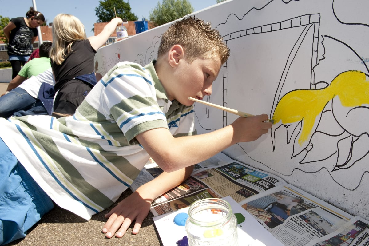 Deze kleine kunstenaars kleurden rond de vijver in Goossenmaatspark