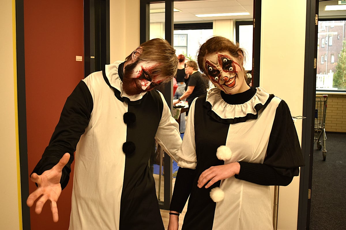 Jeffrey en Sanne jagen Almeloërs de stuipen op het lijf tijdens Halloween