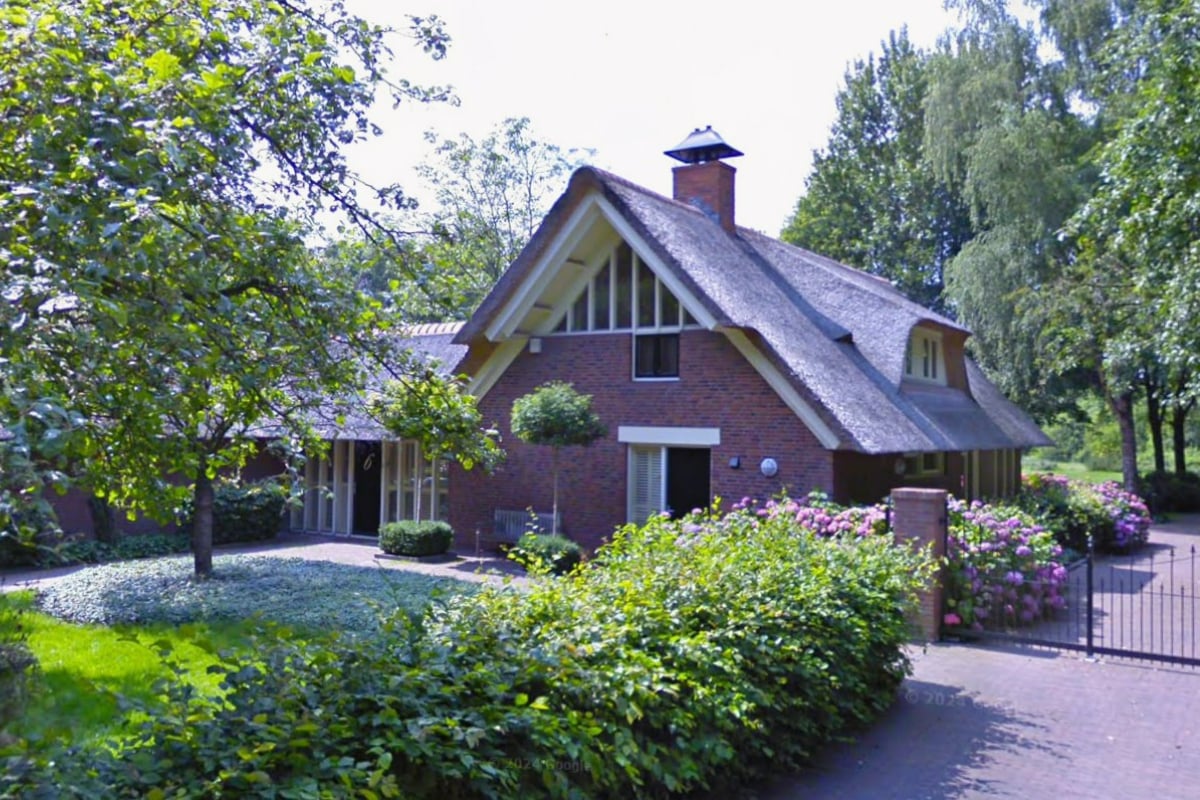 Gespot in Almelo: dit landhuis met gastenverblijf kost 2,1 miljoen euro