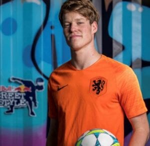 Amersfoortse Jesse reist met zijn bal de wereld rond - indebuurt Amersfoort
