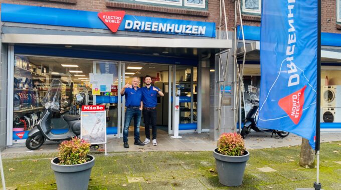 Evert en Tim Drieënhuizen. Foto: Electro World Drieënhuizen