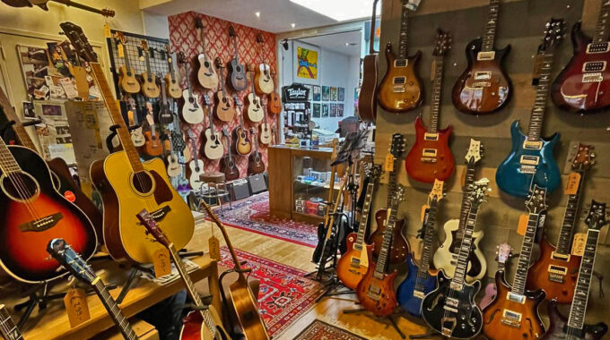 Gooise Gitaren Bussum Taylor PRS