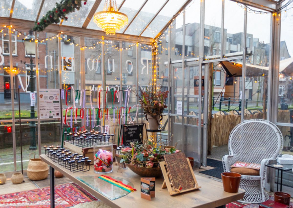 Vier op een rij! Ook dit jaar is er een Rouwen & Vieren Kas in hartje Amersfoort