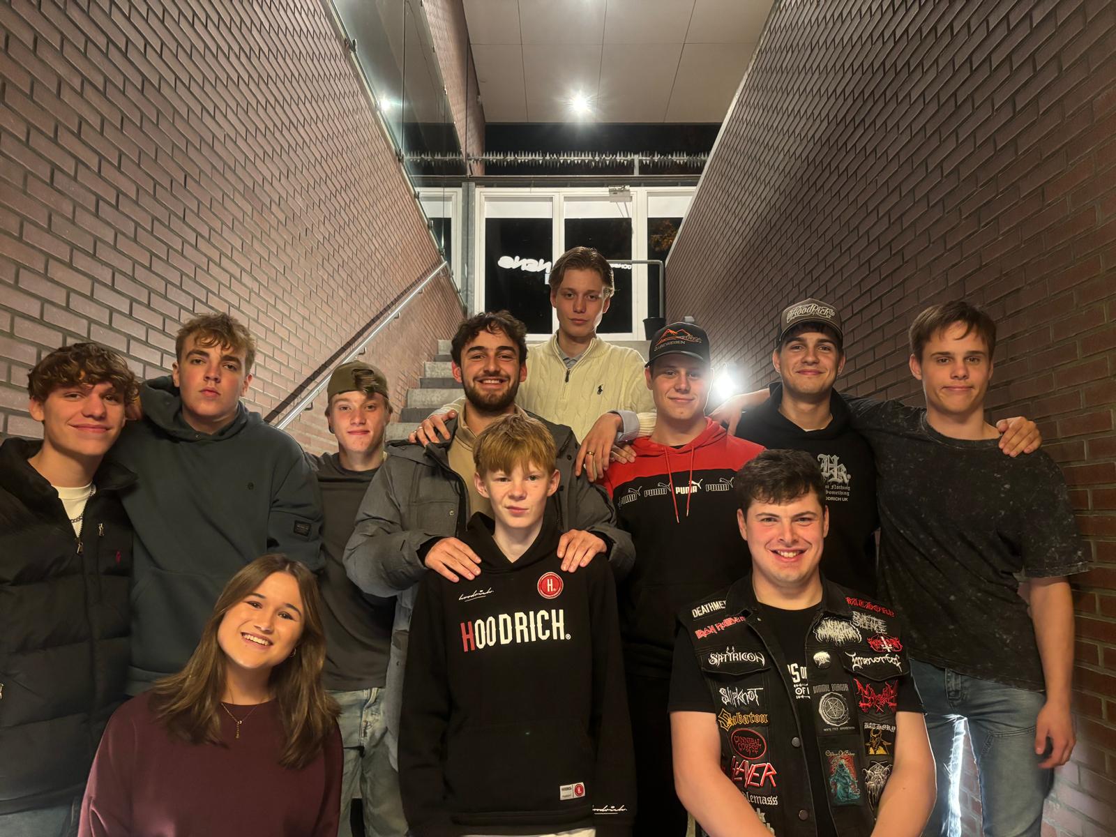 Jelle (20) helpt jongeren in de buurt: ‘Het voelt soms alsof ik hun grote broer ben’