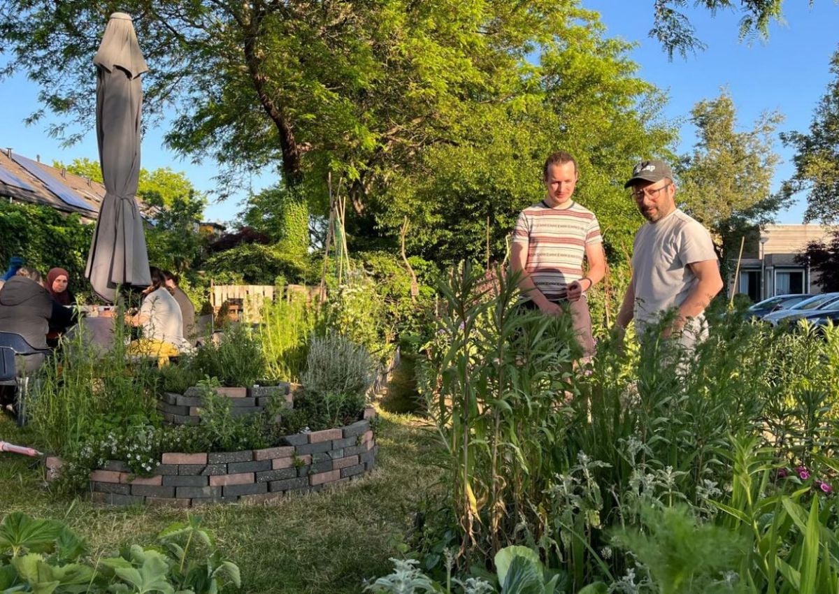 Buurttuin verbindt in Zielhorst: ‘Het is mooi om te zien hoe we van elkaar leren’