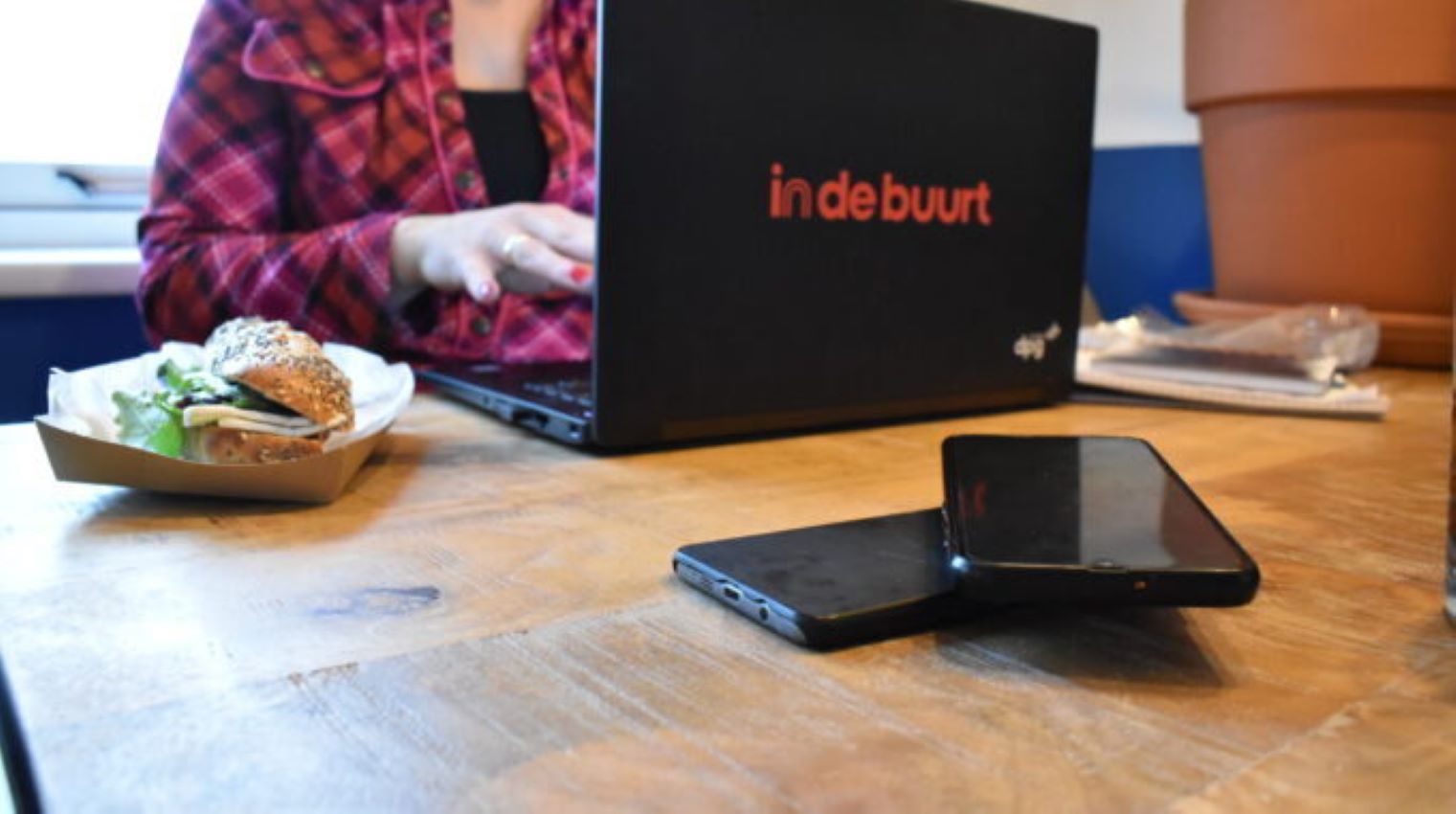 Laptop indebuurt