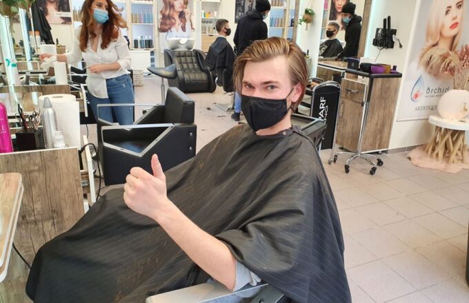 Bas bij kapper