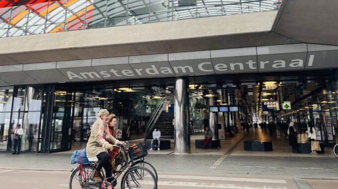 Vacatures straatbeeld Amsterdam Centraal
