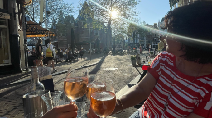 terras Amsterdam zon
