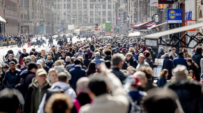 damrak amsterdam drukte 2018