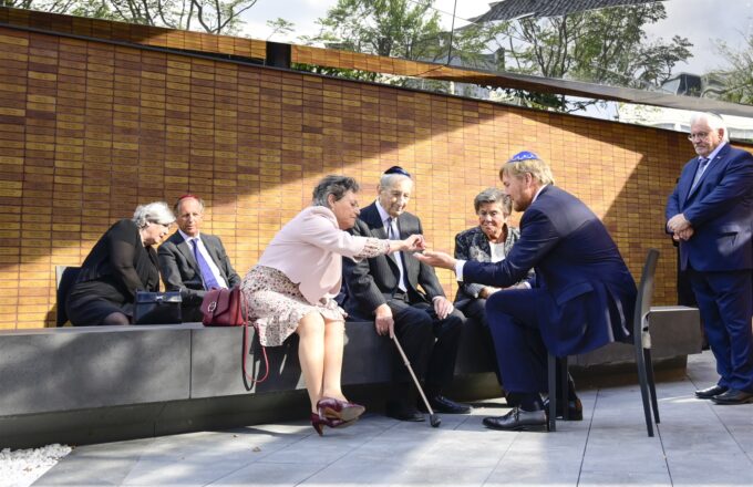 Het Holocaust Namenmonument Amsterdam is geopend voor publiek en zo plan je je bezoek