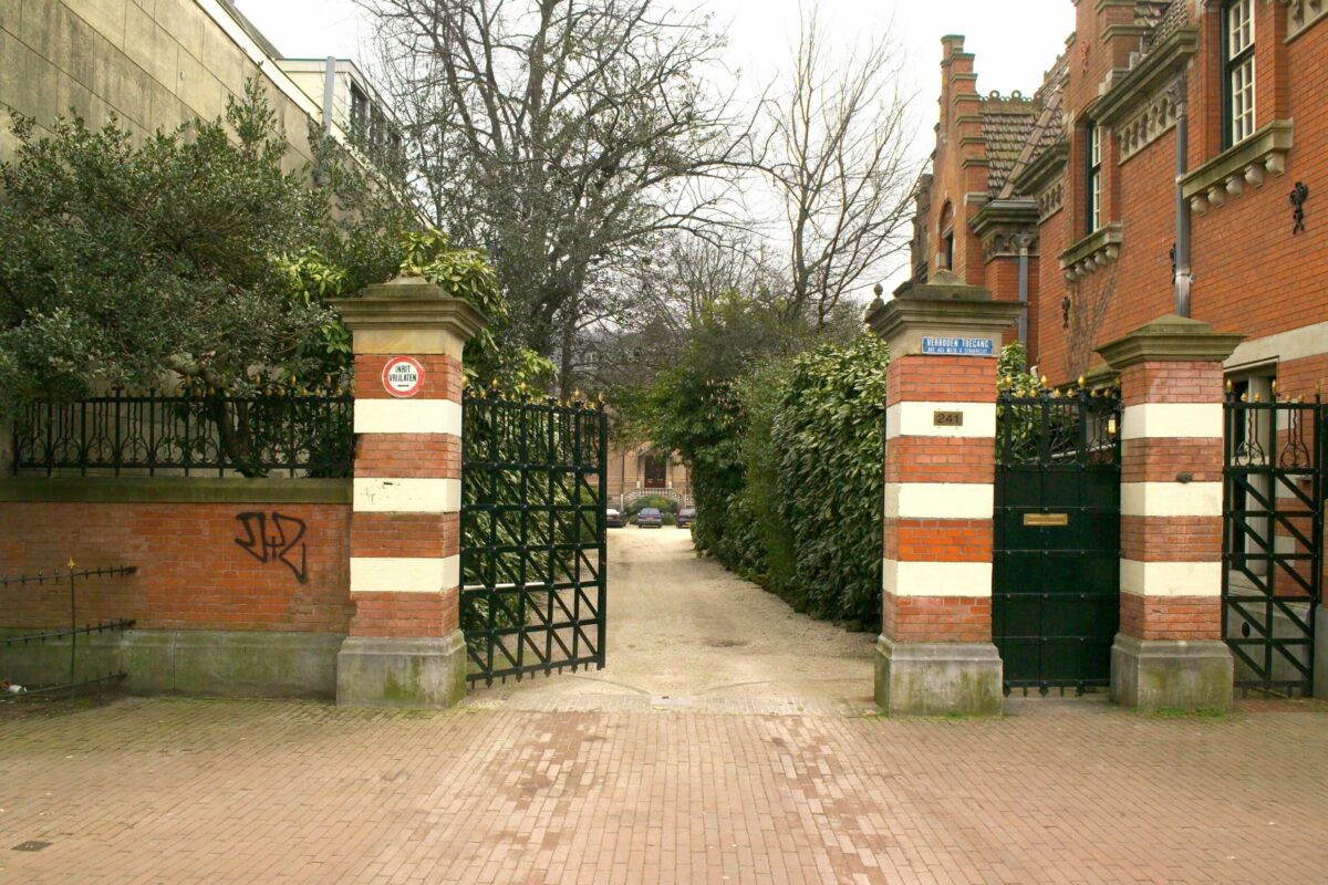 Amsterdams mysterie opgelost dit is het grootste huis van de stad indebuurt Amsterdam Amsterdams mysterie opgelost dit is het grootste huis van de stad indebuurt Amsterdam