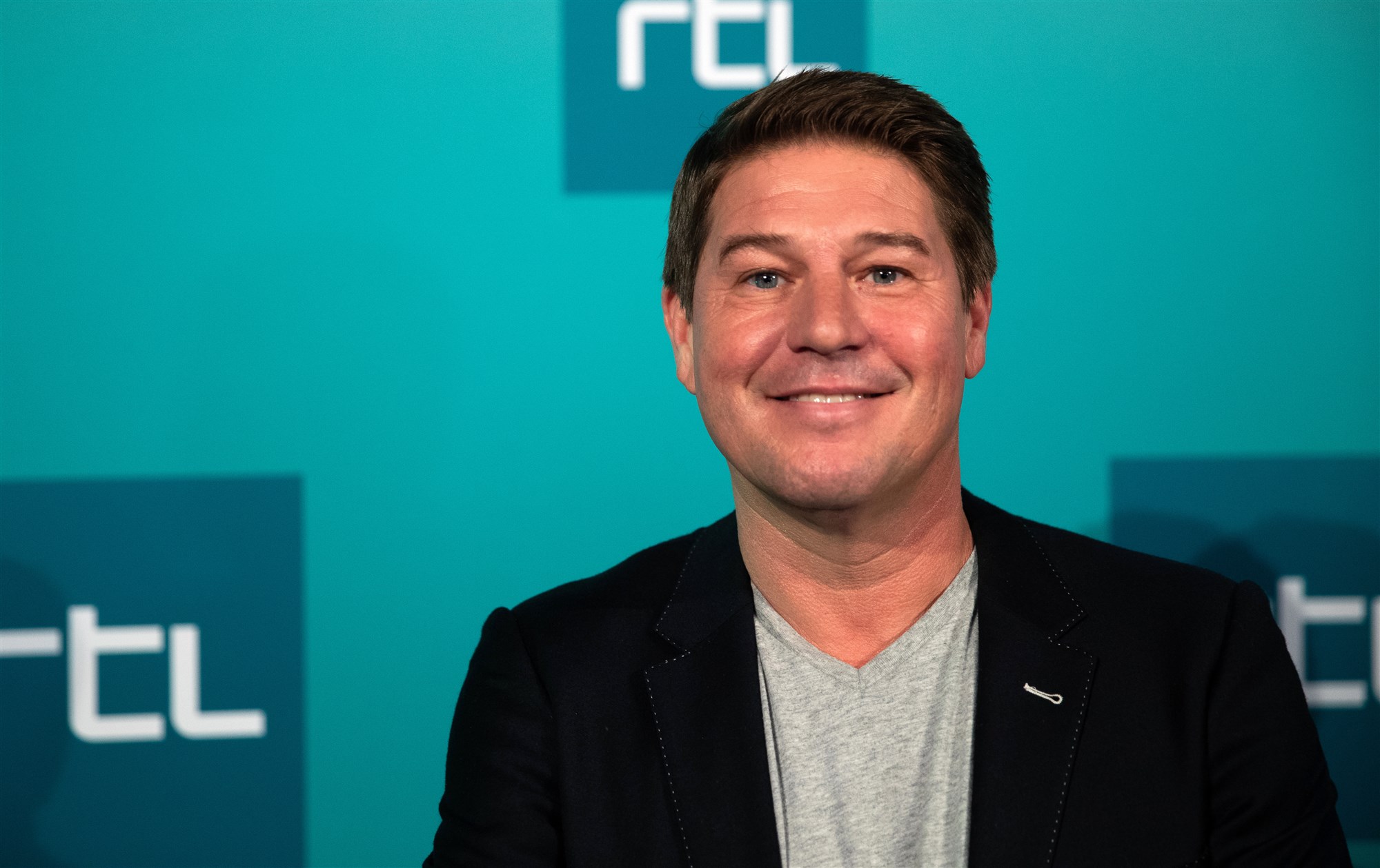 Het nieuwe seizoen van Dit Was Het Nieuws start bijna en deze Amsterdammers doen mee indebuurt Het nieuwe seizoen van Dit Was Het Nieuws start bijna en deze Amsterdammers doen mee indebuurt