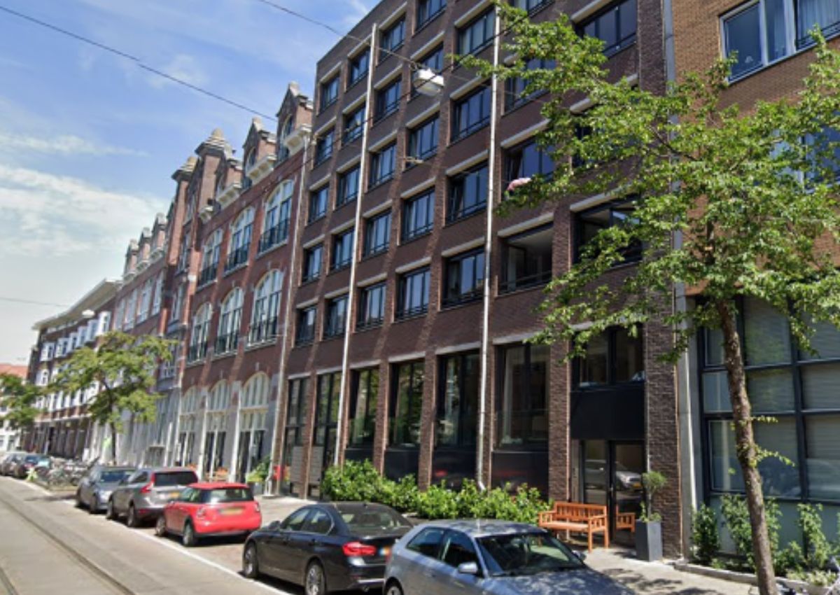 Fundaparel dit luxe huis (aan het water) staat nu te koop in Amsterdam voor bijna 1,2 miljoen