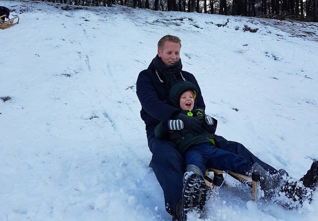 Sneeuwpret: hier in Apeldoorn koop je een slee