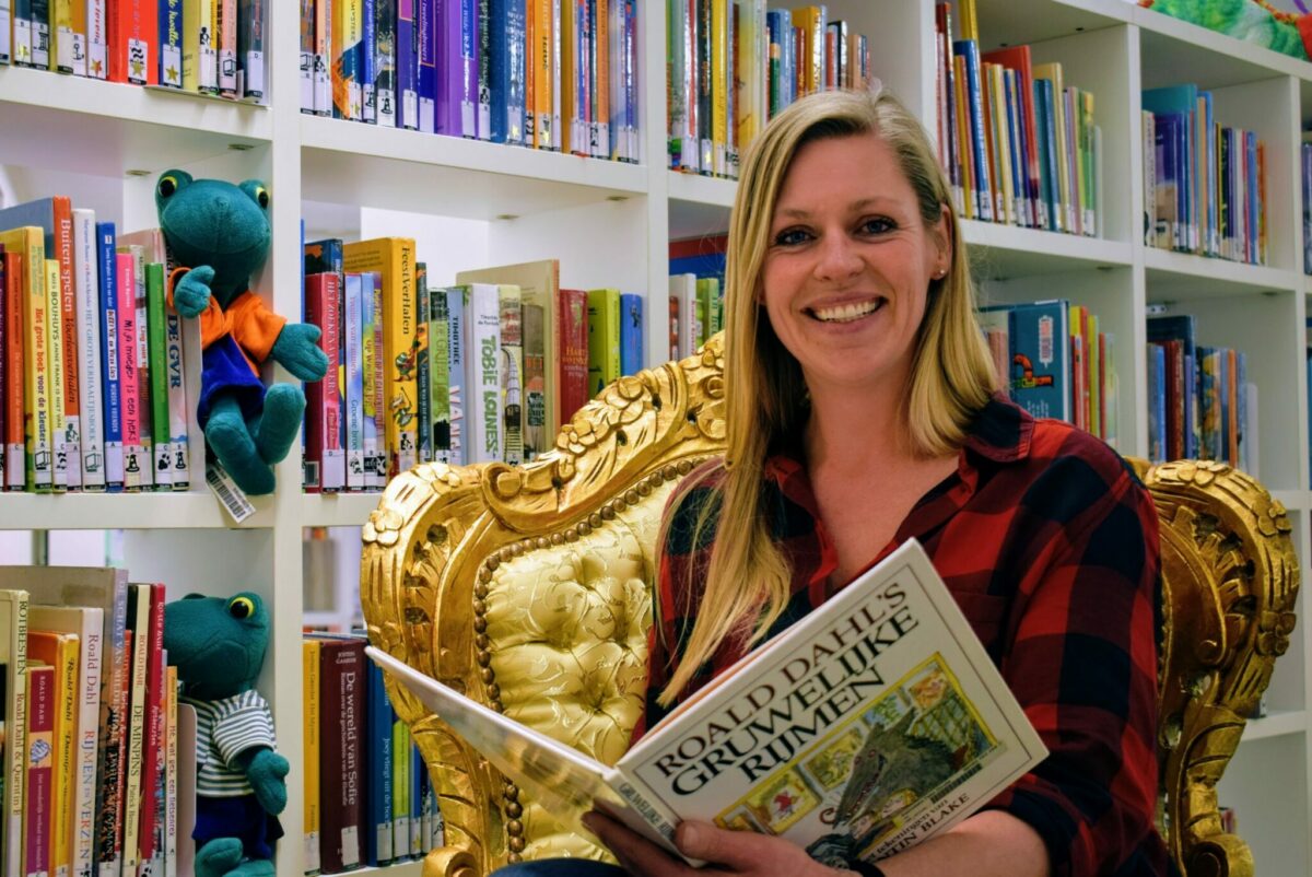 Hatseklas Juf Jantine met voorleesboek