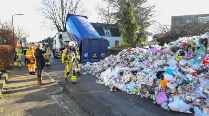 vuilniswagen brand oosterlaan apeldoorn