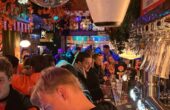 Bij Humphrey's Café Apeldoorn kun je in december veel doen zoals het WK voetbal uit Qatar en het WK Darts kijken of de Top 2000 meebeleven