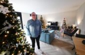mattijs moller drie kerstbomen in de woonkamer