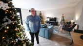 mattijs moller drie kerstbomen in de woonkamer