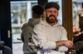 Siep Verboom helpt je graag in de gloednieuwe Praatkamer | Foto: Harold Meerveld