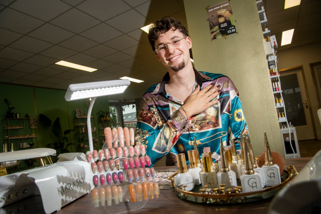 Jeppe (22) heeft een luxe nagelstudio in Apeldoorn: ‘Mijn hart zit hierin’