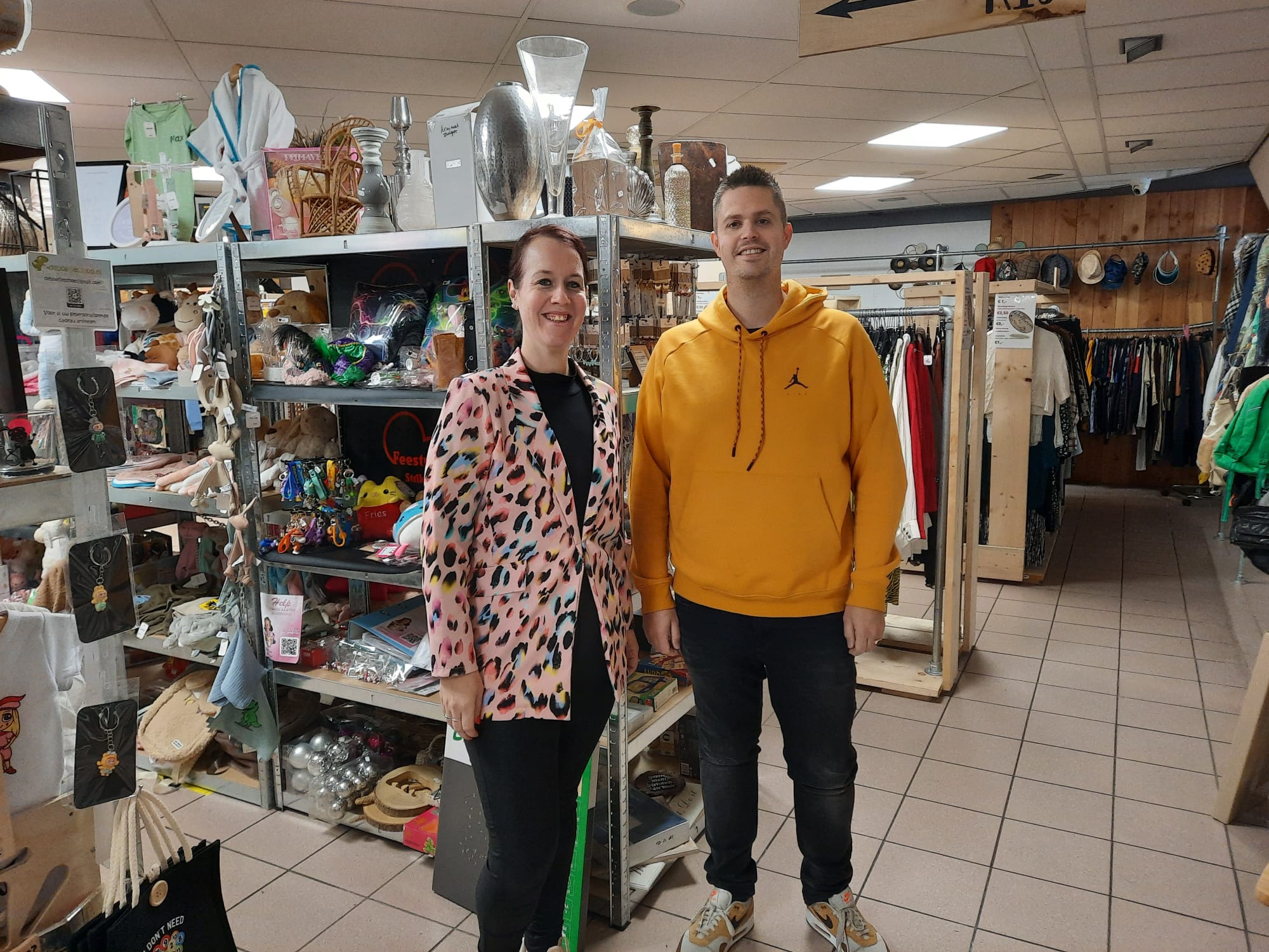 Deze winkel in Apeldoorn krijgt 500 mensen per dag over de vloer: ‘We zijn toegankelijk voor iederee