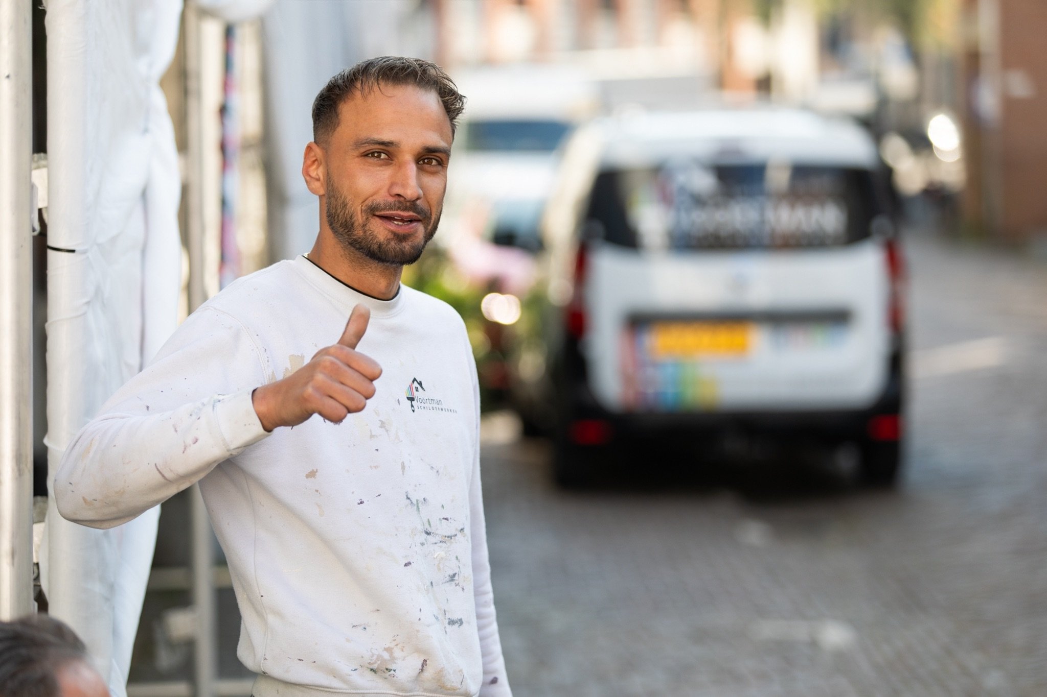 Wees er snel bij! deze schilder geeft nú dikke korting op binnen- en buitenschilderwerk en de boekin