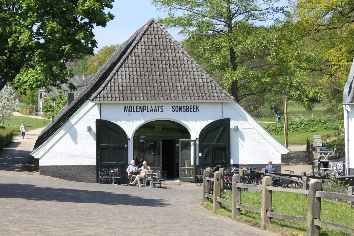 De Molenplaats bij de Sint Jansbeek