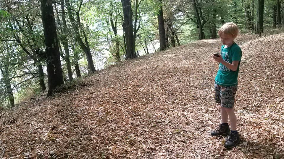 Geocaching of ook wel schatzoeken 2.0 is leuk voor volwassenen en kinderen.