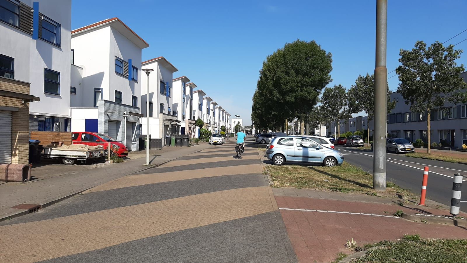 Mysterie opgelost: dit is waarom je in Rijkerswoerd geel en zwart gestreepte straten ziet