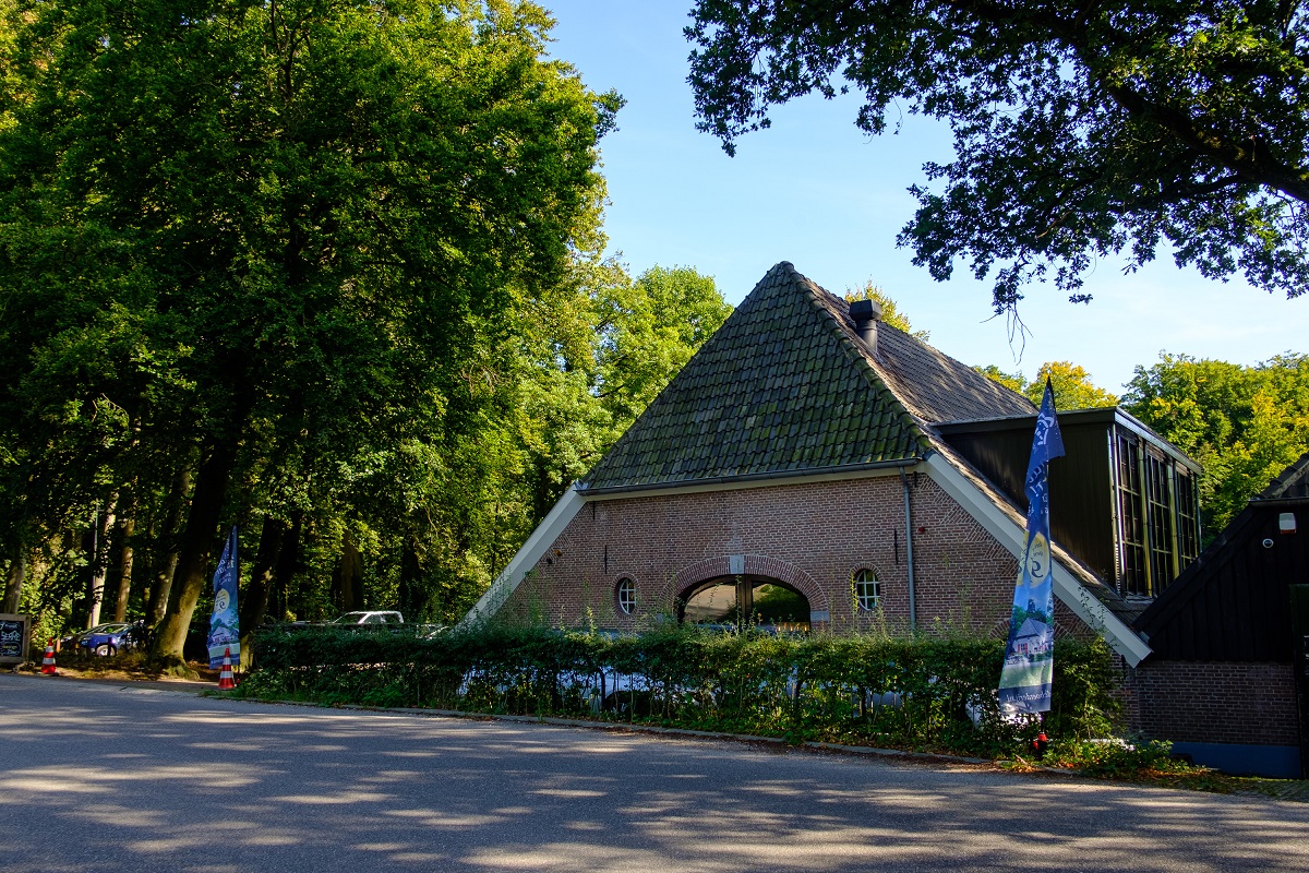 Volop parkeergelegenheid op deze locatie