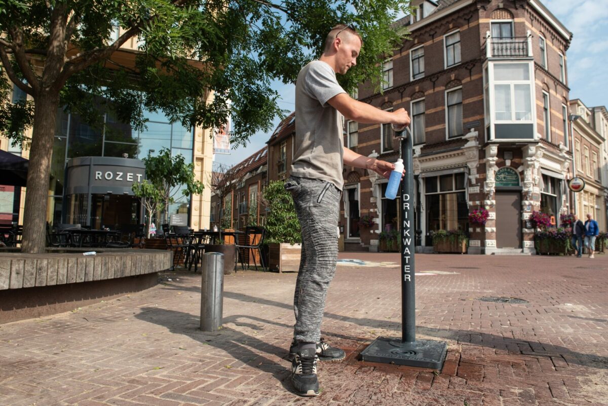 Een van de watertappunten in Arnhem. drinkwater tarieven duurder 2023