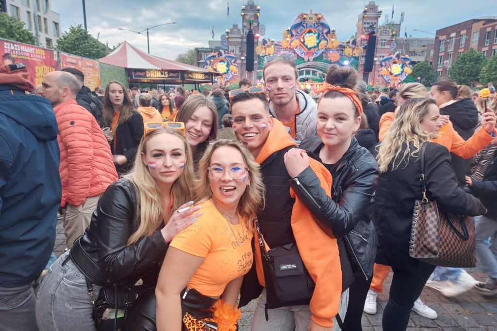 Koningsdag valt volgend jaar op een andere datum zo zit dat