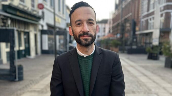 Soner Akay zette meteen een Crowdfundingsactie op voor slachtoffers van de brand in Arnhem.