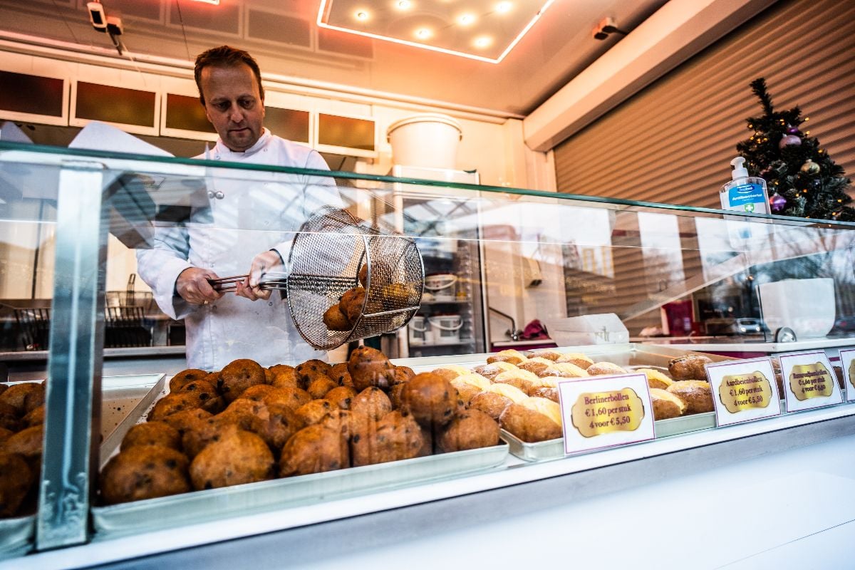 Arnhemse oliebollen derde in de Nederlandse top 10: ‘Deze bakker houdt zijn reputatie hoog’