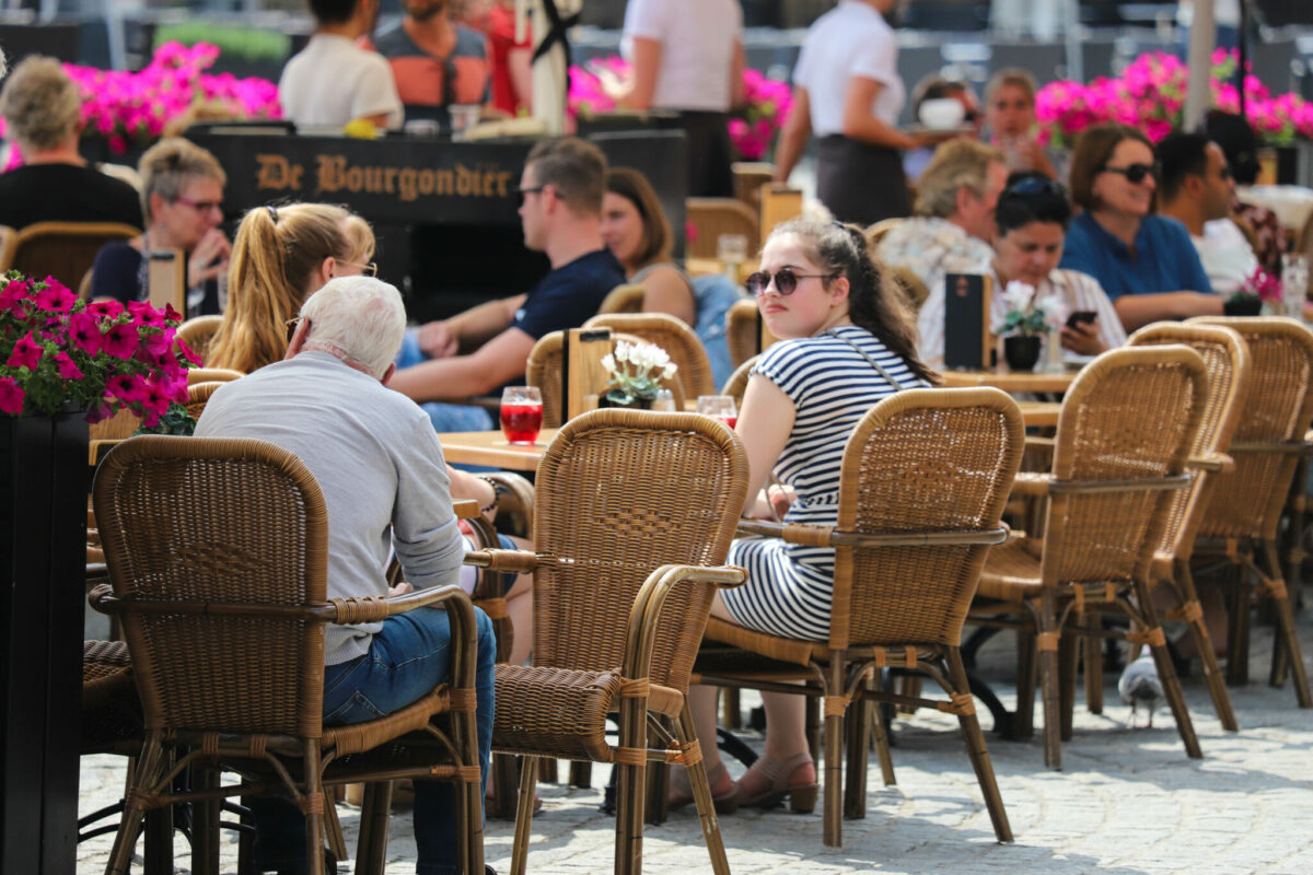 terras grote markt bourgondier zomer lente