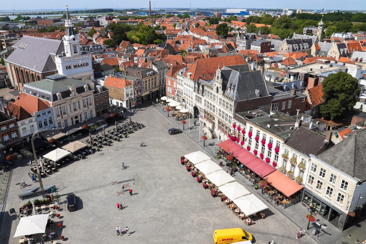 uitzicht peperbus bergen op zoom lekker500uitzicht peperbus markiezenhof stadhuis maagd terras