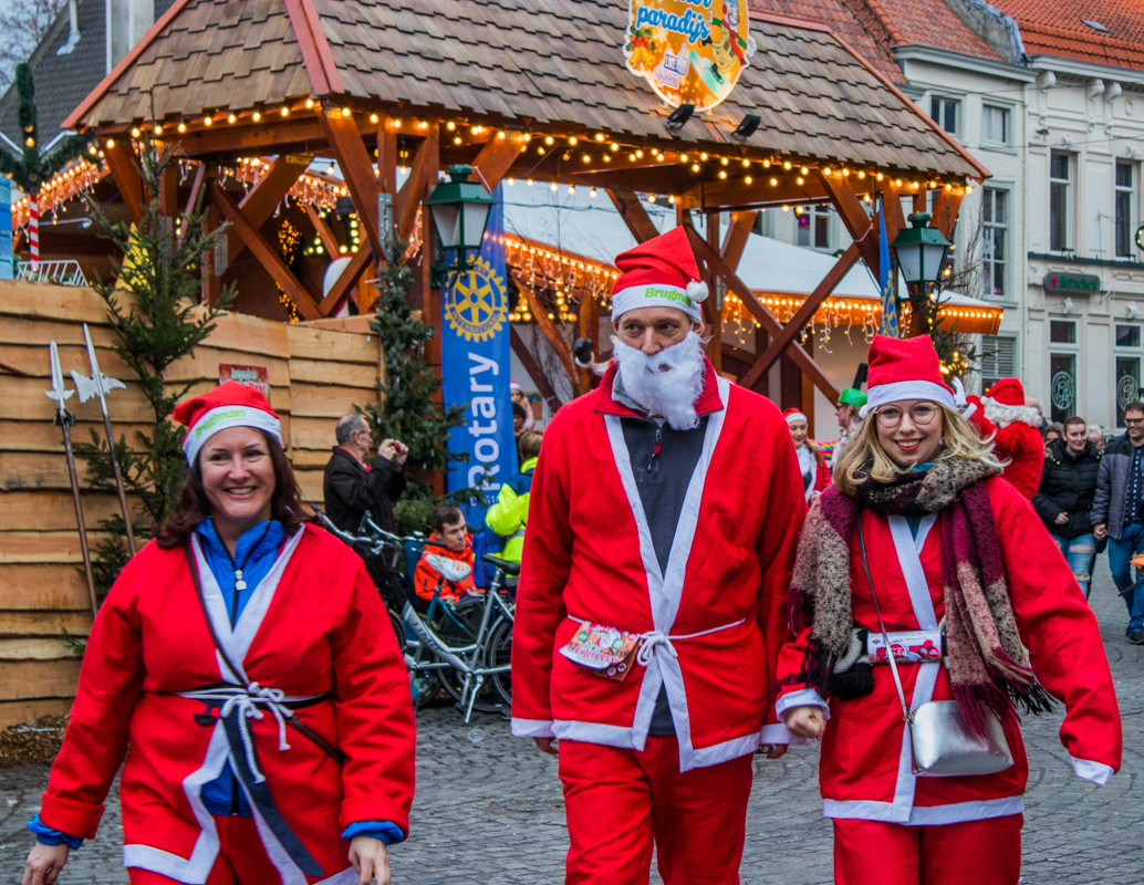 santarun santa run 2019 grote markt winter bergs winterparadijs schaatsbaan kerstman kerst kerstmis