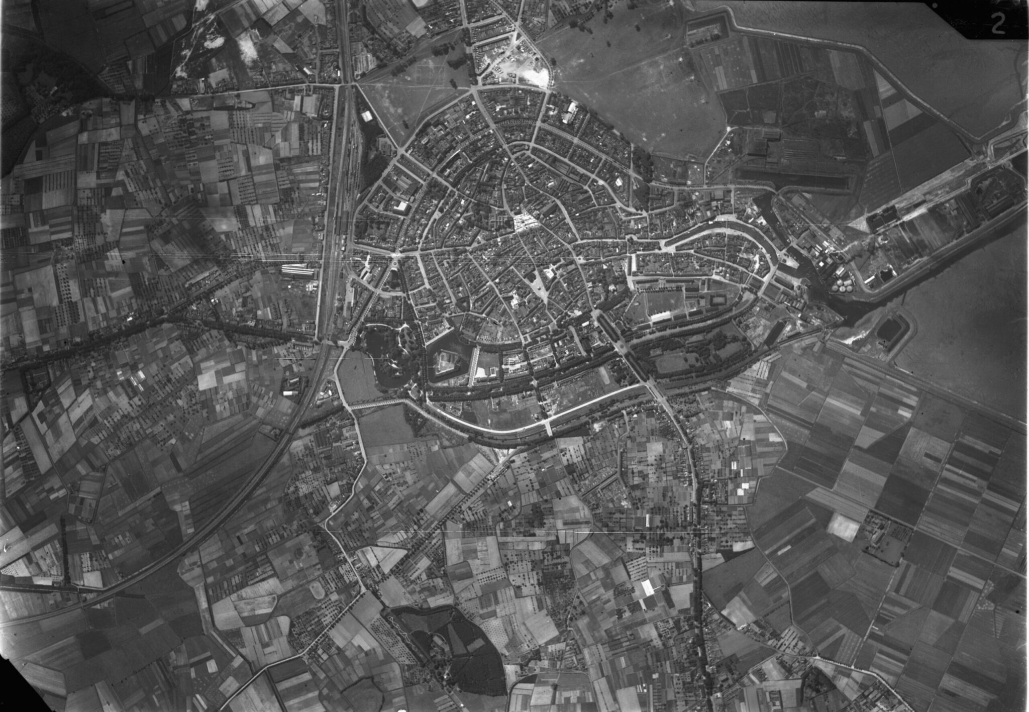 Bergen op Zoom van boven 5 x oude luchtfoto's van onze stad
