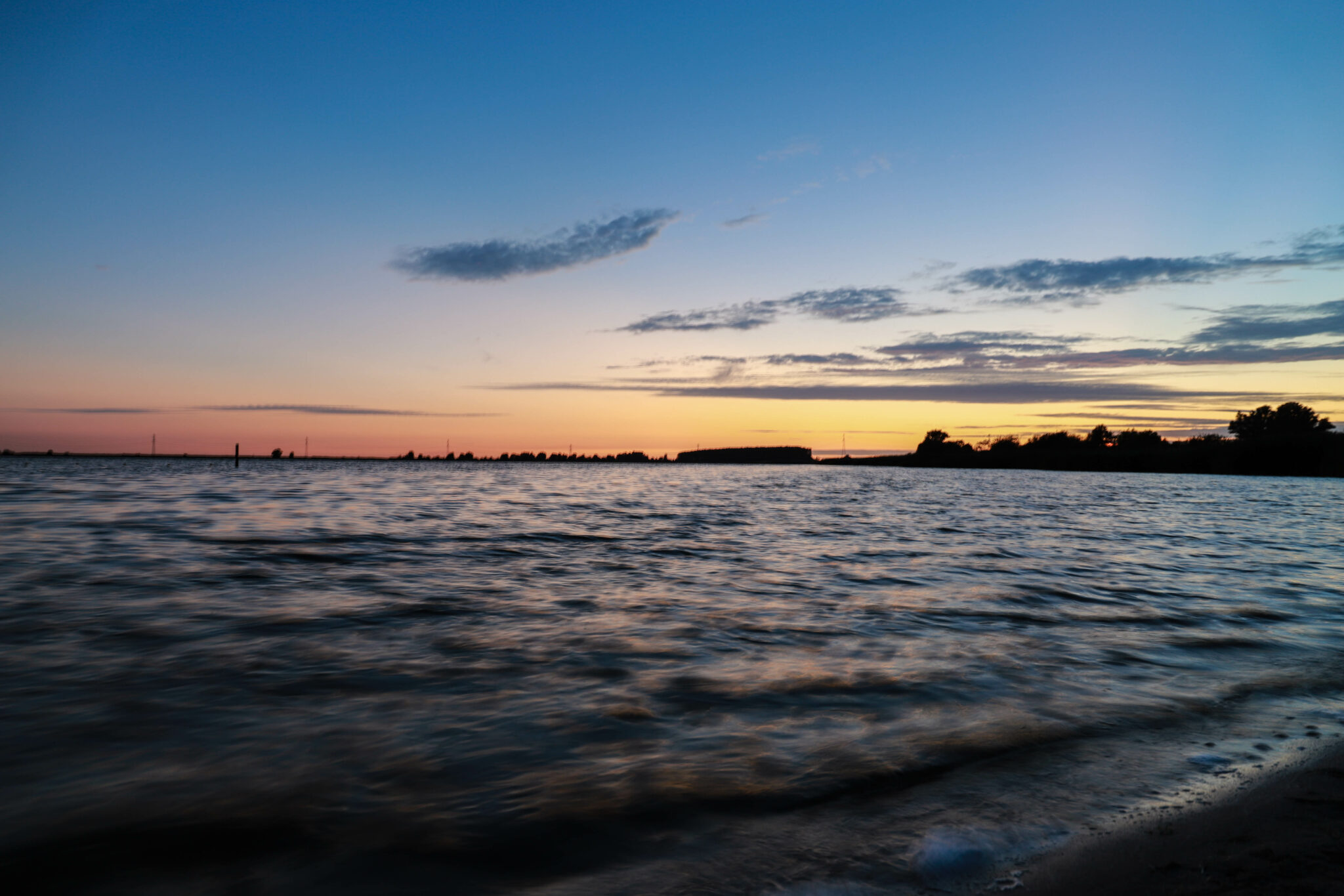 Zonsondergang zon water binnenschelde rode lucht meer