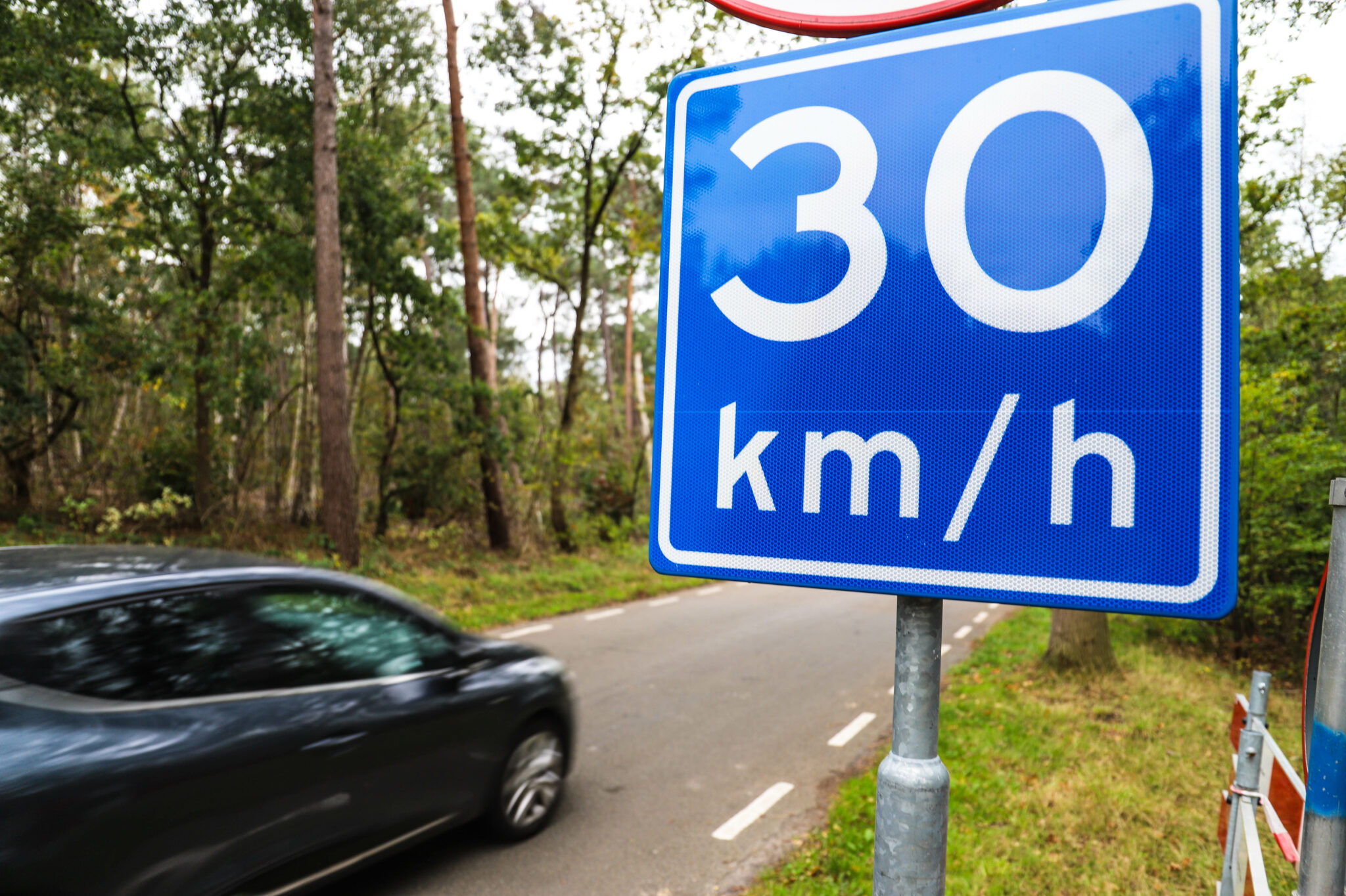 30 km verkeersbord blauw bord auto