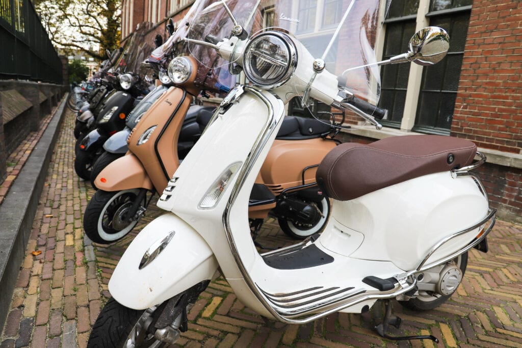 Helm dragen op alle scooters verplicht zo hoog is de boete