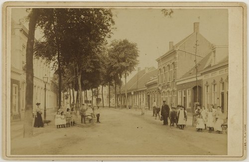 Auvergnestraat; gezien in oostelijke richting.