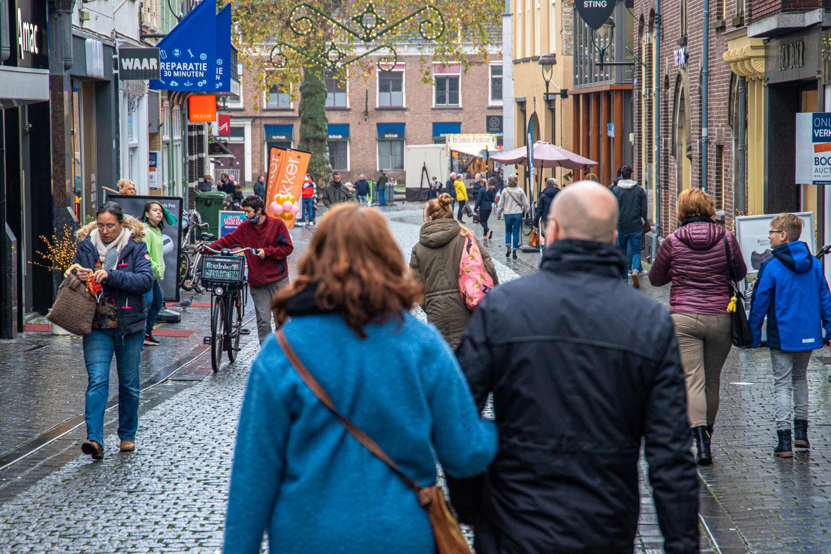 corona bergen op zoom zuivelstraat winkelen winkelende mensen drukte shoppen winkelstraat december winter