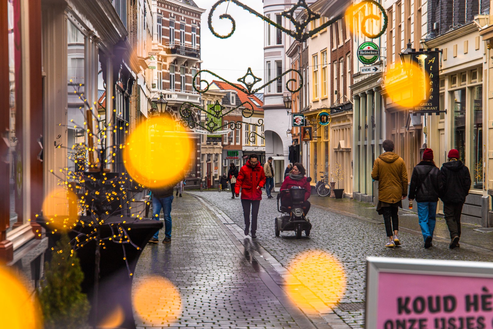 Kerst 2020 Bergen op Zoom weer fortuinstraat winkelen winkelende mensen drukte shoppen winkelstraat december winter