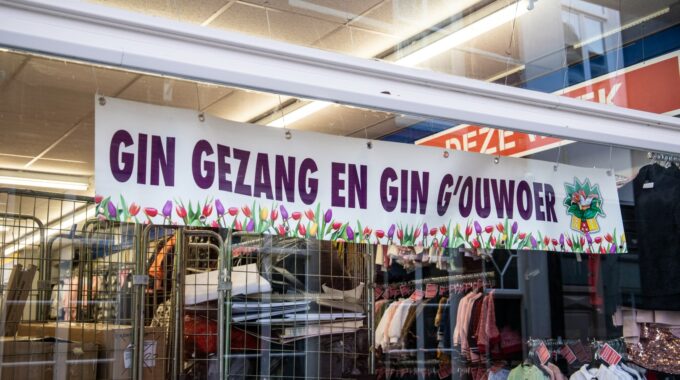 spandoeken bergen op zoom Vastenavendmysterie: wat doen die spandoeken in Bergen op Zoom? spandoek vastenavend liedje lied zeeman